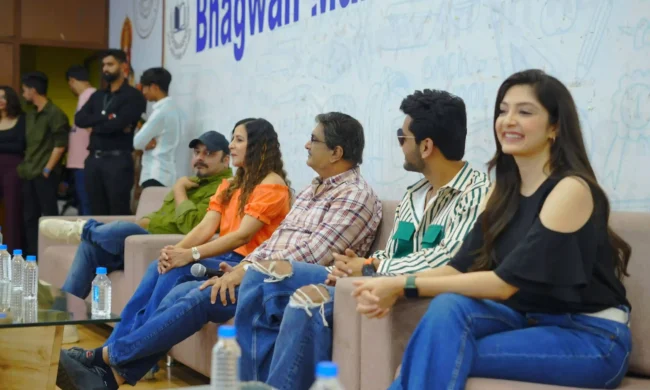 Hu ane Tu Star Cast at BMU